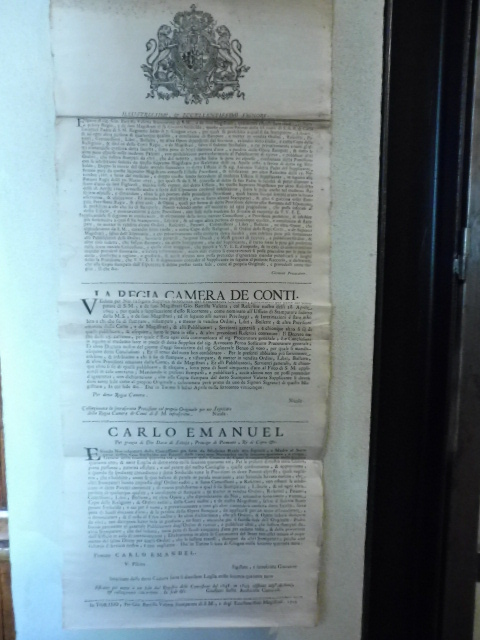 ILLUSTRISSIMI ET ECCELLENTISSIMI SIGNORI. Espone il sig. Gio. Batista Valetta ... supplicandole si degnino... inhibire qualsivoglia stampatore. libraro... di stampare ne mettere in vendita... ordini rescritti, patenti, commissioni, libri... che dipenderanno da S. M. . Lì  16 aprile 1725